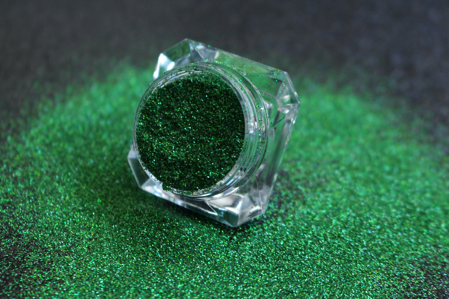 Eagles β Premium Holographic Kelly Green Glitter
This premium glitter is part of our Simple Glitter Collection. It consists of holographic Kelly Green glitter. Perfect for Philadelphia Eagles fans ready to show off their team pride. Eagles can be used for all your creative looks, nail art, hair, and glitter slime.