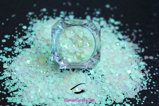 This premium glitter is part of the Glow In The Dark Glitter Collection. It consists of iridescent blue-green glitter with a vibrant green glow. Glow Getter is perfect for nail art and glitter slime. We advise against applying it to the skin. Available in 5g jars only.  Heat resistant  Note: For long-lasting luminescence, simply expose the glitter to light for a few minutes, and watch it glow for hours, adding the perfect touch to your nails.