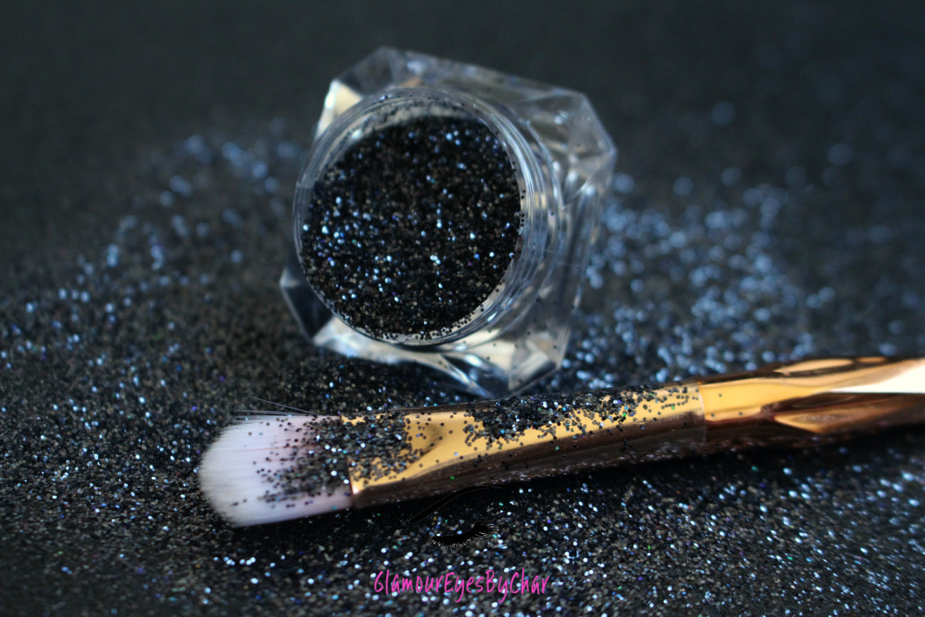 Graveyard Shift – Premium Holographic Black Glitter
A simple glitter from our Halloween Collection, filled with holographic black sparkle for a dramatic, haunted vibe. Graveyard Shift is perfect for all your creative looks, nail art, hair, and glitter slime.
Available in 5g jars only.