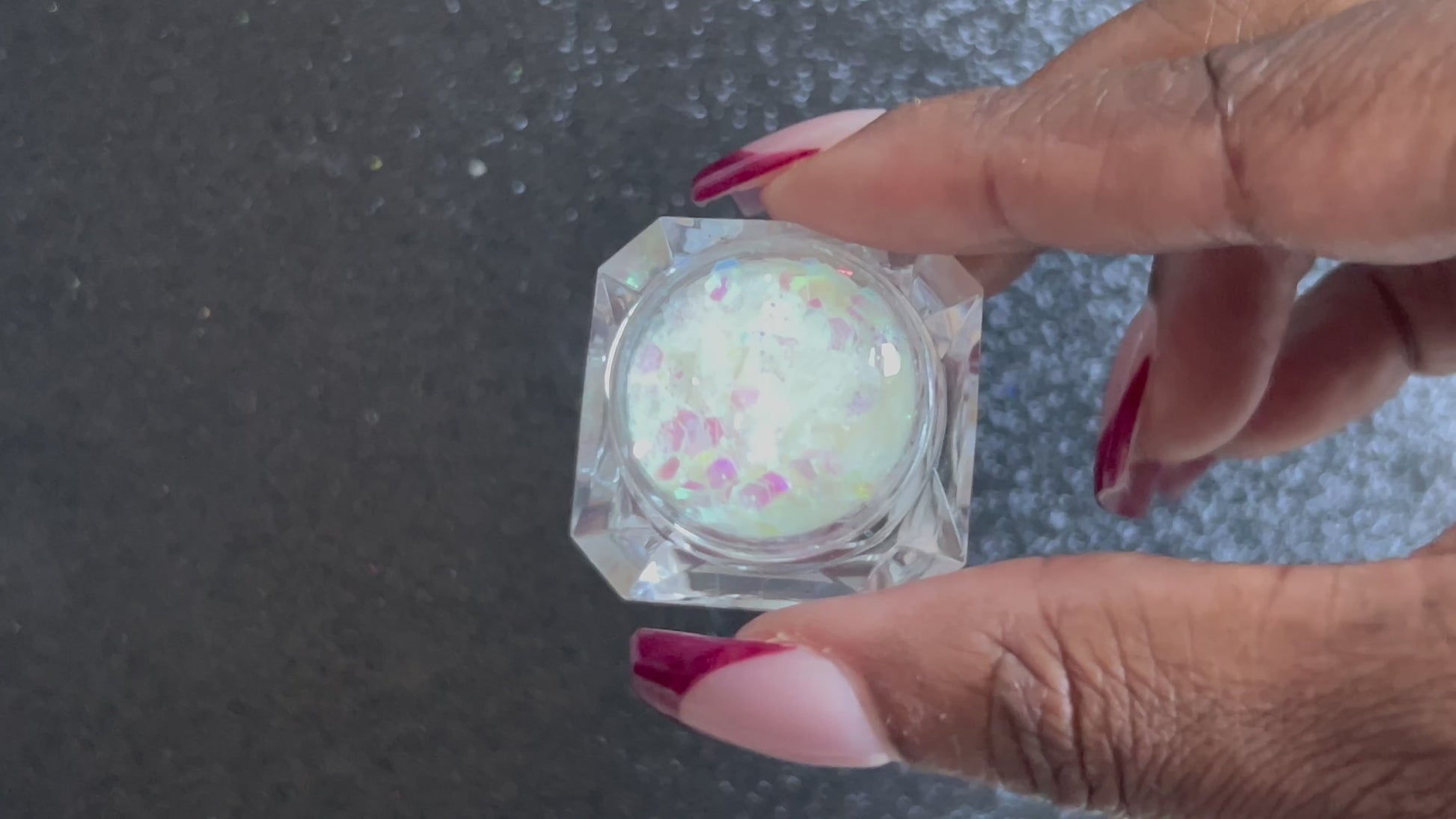 Snowflake – Premium Iridescent White Glitter Mix
A premium glitter from our Super Chunky Glitter Collection, Snowflake features iridescent white glitter that adds a magical shimmer. Perfect for all your creative looks, nail art, hair, and glitter slime.
Available in 5g jars only.