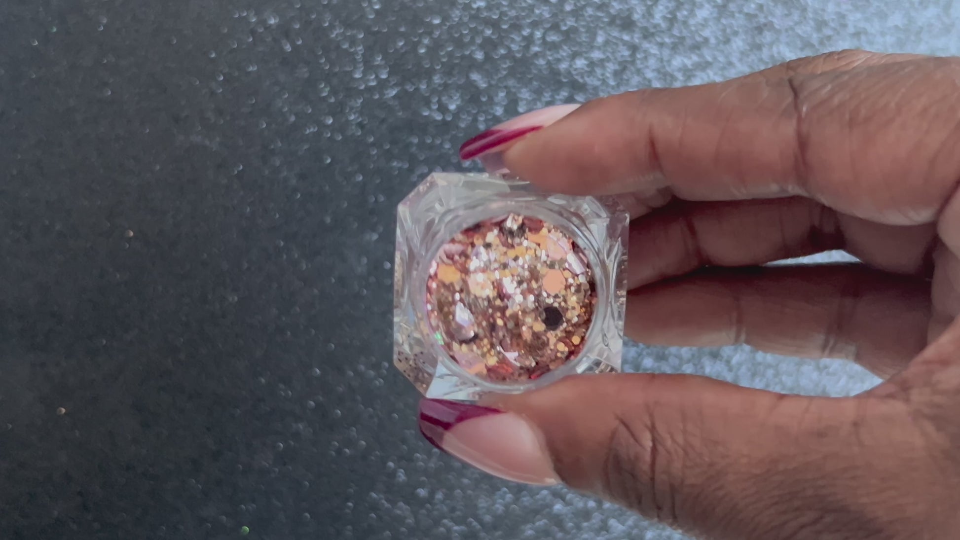 Rosé – Premium Rose Gold and Champagne Glitter Mix
A premium glitter from our Super Chunky Glitter Collection, Rosé features a luxe blend of rose gold and champagne glitter with an eye-catching sparkle. Perfect for all your creative looks, nail art, hair, and glitter slime.
Available in 5g and 10g jars.