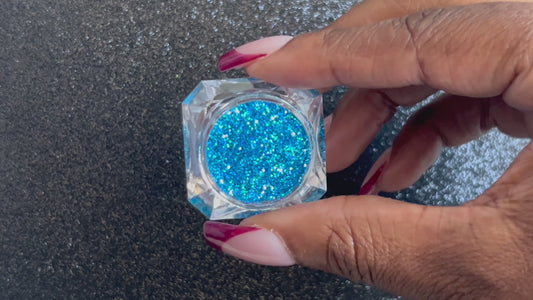 Poolside โ Premium Holographic Caribbean Sea Blue Glitter
Part of our Simple Glitter Collection, this glitter shines with holographic Caribbean sea blue sparkle. Poolside is perfect for all your creative looks, nail art, hair, and glitter slime.
Available in 5g jars only.