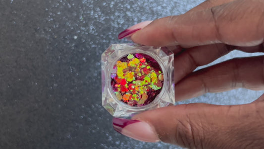 Mardi Gras โ Premium Purple Glitter Mix with Green and Bronze Colour-Shifting Sparkle
A chameleon premium glitter from our Super Chunky Glitter Collection, featuring purple glitter with a unique green and bronze colour-shifting sparkle. Mardi Gras is perfect 
for all your creative looks, nail art, hair, and glitter slime.
Available in 5g jars only.