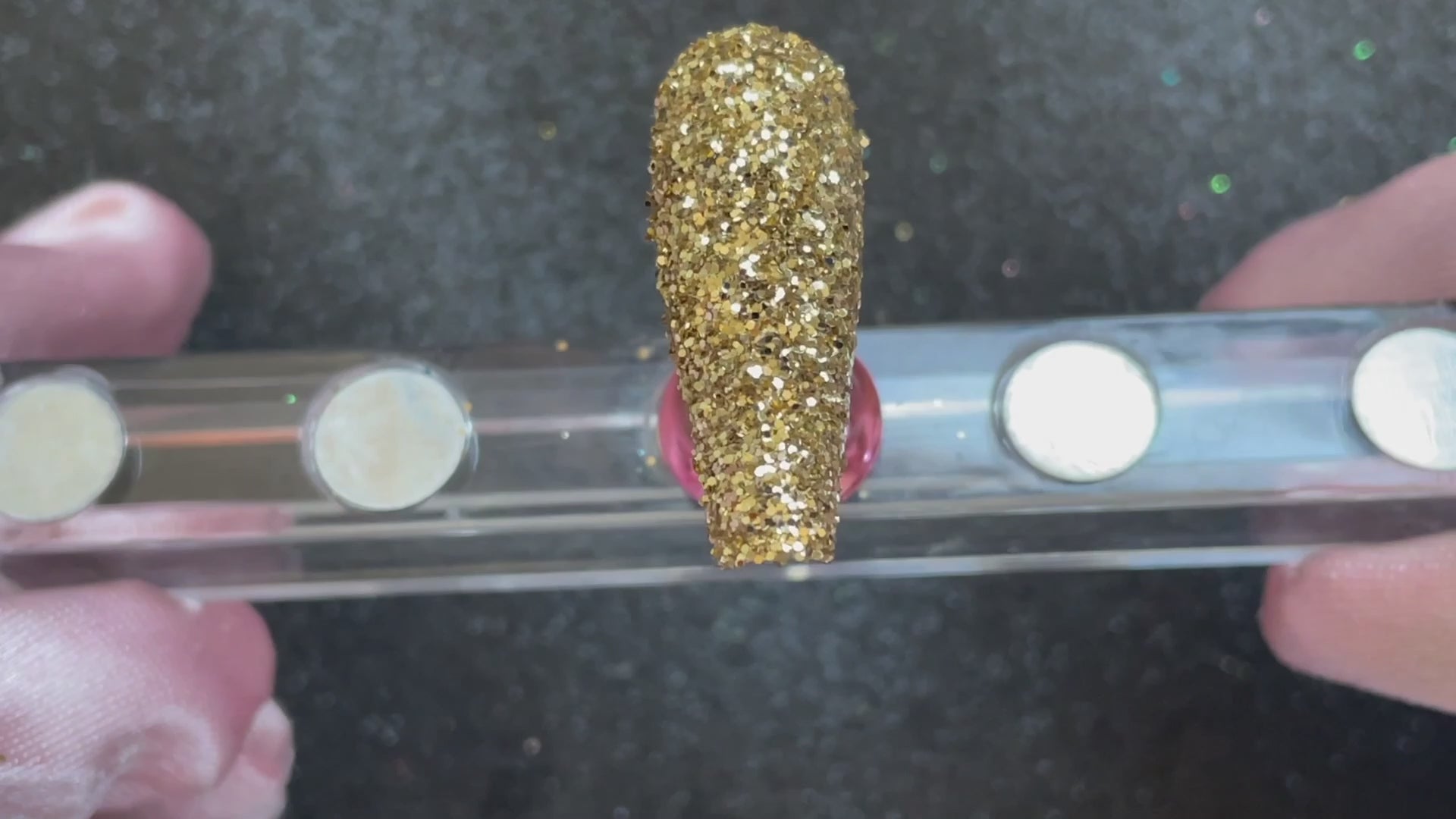 Glass of Wine – Premium Gold Metallic Glitter
Part of our Simple Glitter Collection, this rich gold metallic glitter delivers luxe shine and bold sparkle. Glass of Wine can be used for all your creative looks, nail art, hair, and glitter slime.
Available in 5g jars only.