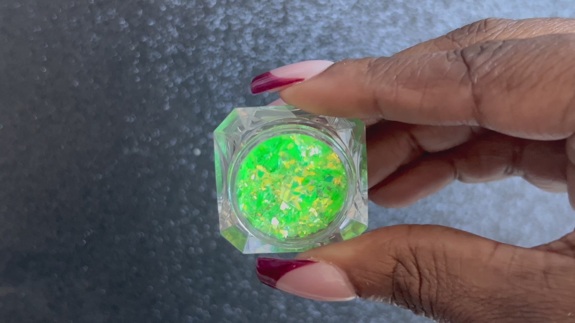 Greentini – Premium Bright Iridescent Green Cellophane Glitter Flakes
Part of our Cellophane Glitter Flakes Collection, these bright iridescent green glitter shards shimmer with golden reflects. Greentini is perfect for nail art and glitter slime.
Available in 5g jars only.