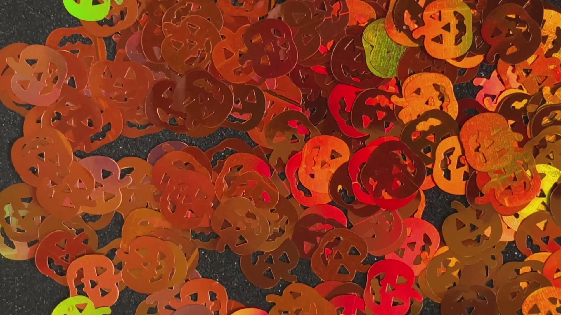 Holographic Brown Pumpkins โ Premium 10mm Glitter Shapes
Part of our Halloween Collection, these 10mm brown pumpkins gleam with an eerie holographic shimmer. Perfect for adding a spooky touch to your nail art and glitter slime this season!
Available in 5g jars only.