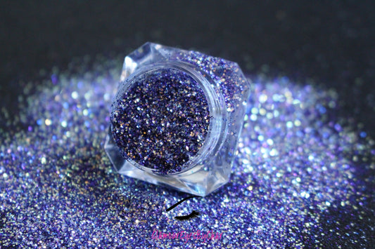 Spiked Amethyst โ Premium Purple and Gold Glitter
Part of our Simple Glitter Collection, Spiked Amethyst blends rich purple glitter with a touch of radiant gold sparkle. Perfect for all your creative looks, nail art, hair, and glitter slime.