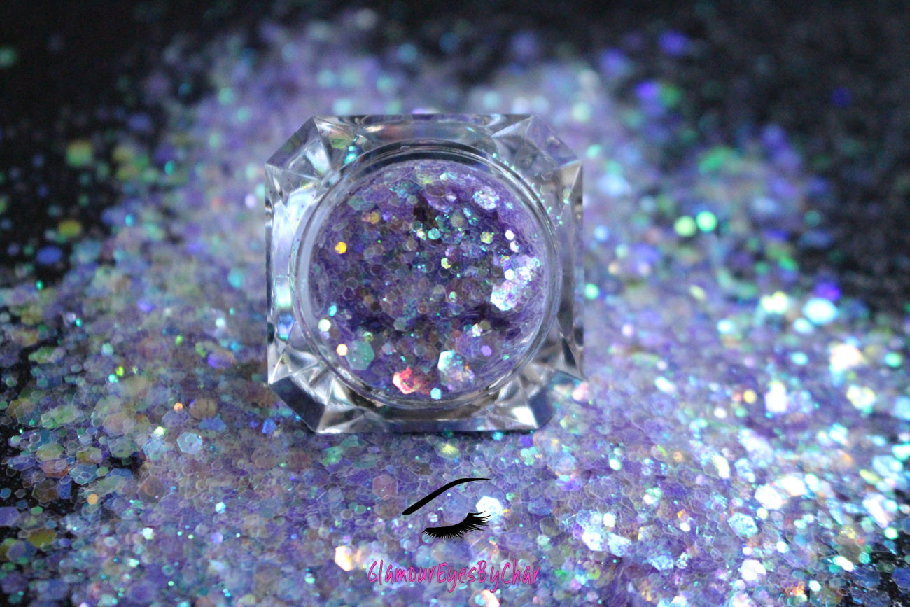This premium glitter is part of the Super Chunky Glitter Collection. It consists of iridescent lilac glitter. Sweet Dreams can be used for your face, hair, body, nail art and glitter slime. Available in 5g jars only.