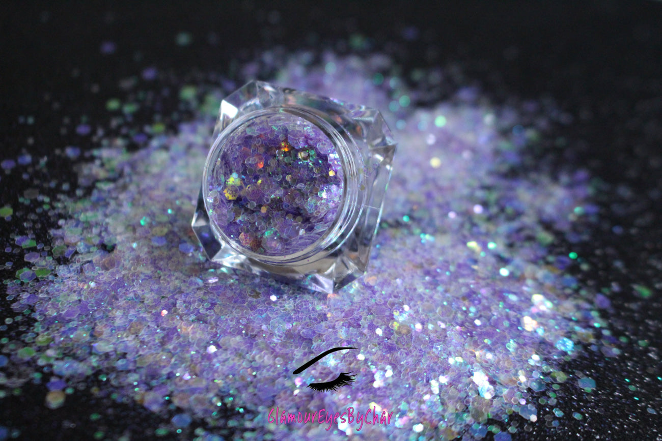 This premium glitter is part of the Super Chunky Glitter Collection. It consists of iridescent lilac glitter. Sweet Dreams can be used for your face, hair, body, nail art and glitter slime. Available in 5g jars only.