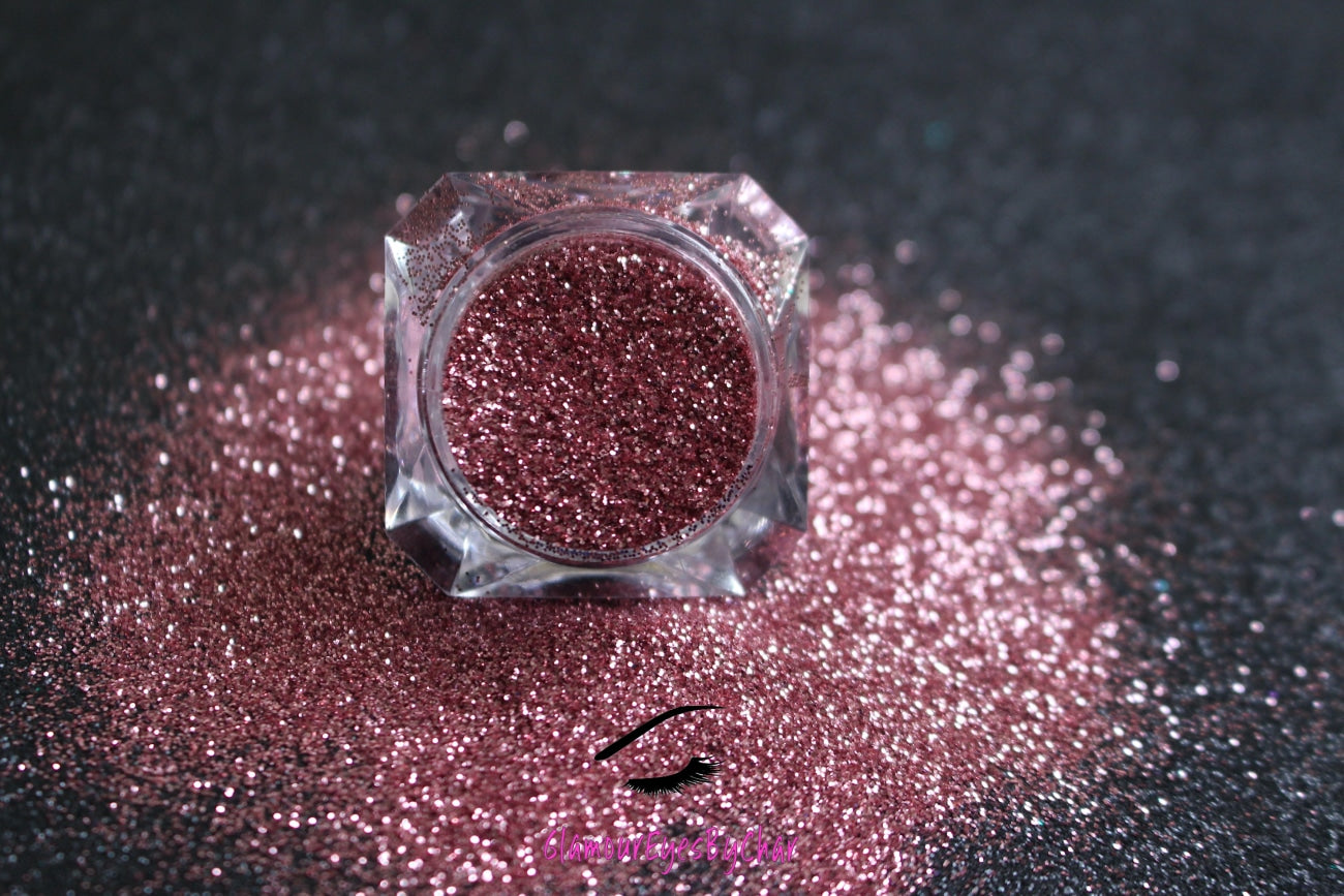 This glitter is part of the simple glitter collection. It consists of pink metallic glitter. Sweetie Pie can be used for your face, hair, body, nail art and glitter slime. Available in 5g jars only.
