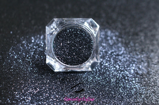 Villain โ Premium Grey Black Metallic Glitter
Part of our Simple Glitter Collection, this edgy grey-black metallic glitter brings bold vibes to any look. Villain is perfect for all your creative looks, nail art, hair, and glitter slime.
Available in 5g jars only.
