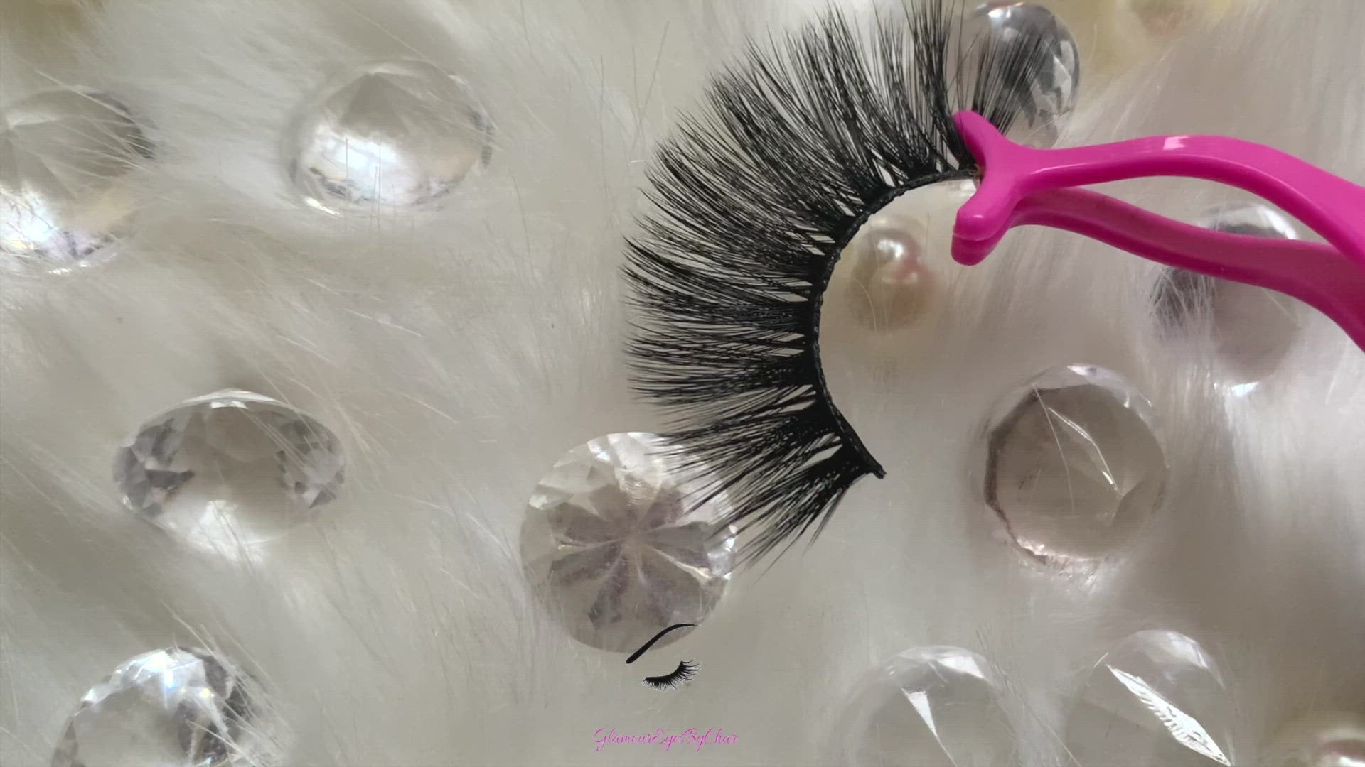 These 3D luxurious faux mink lashes are called Bad Girl and are 10-15mm in length. They're shorter on the inner corner and longer on outer corner for the forever-glam winged out effect. They are very dramatic, full, lightweight, and comfortable to wear on the lids. The thin lashband, makes the application process a breeze. Bad Girl are suitable for dramatic eye looks and can be worn up to 25 times if handled with care.