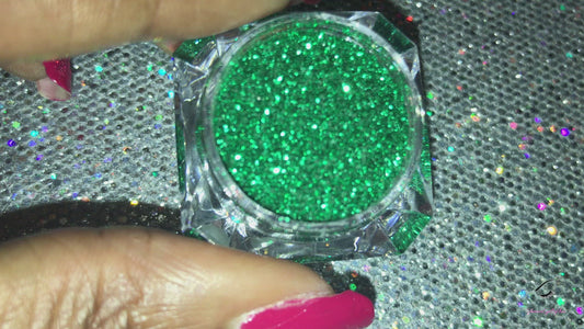 Emerald City โ Premium Emerald Green Glitter
Part of our Simple Glitter Collection, this bold emerald green glitter shines with a rich, jewel-toned sparkle. Emerald City can be used for all your creative looks, nail art, hair, and glitter slime.
Available in 5g jars only.