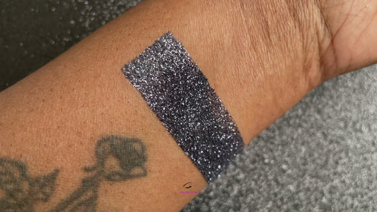 Villain โ Premium Grey Black Metallic Glitter
Part of our Simple Glitter Collection, this edgy grey-black metallic glitter brings bold vibes to any look. Villain is perfect for all your creative looks, nail art, hair, and glitter slime.
Available in 5g jars only.