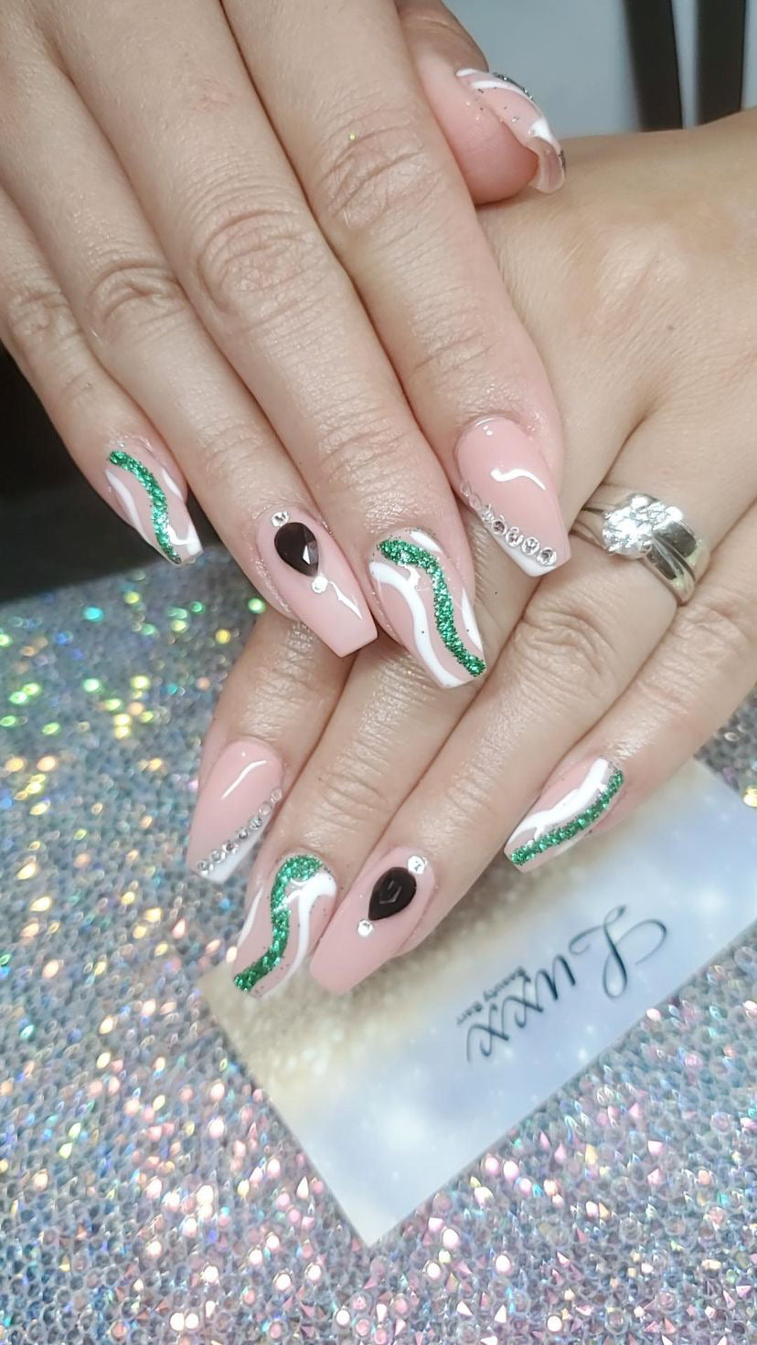 Emerald City – Premium Emerald Green Glitter
Part of our Simple Glitter Collection, this bold emerald green glitter shines with a rich, jewel-toned sparkle. Emerald City can be used for all your creative looks, nail art, hair, and glitter slime.
Available in 5g jars only.