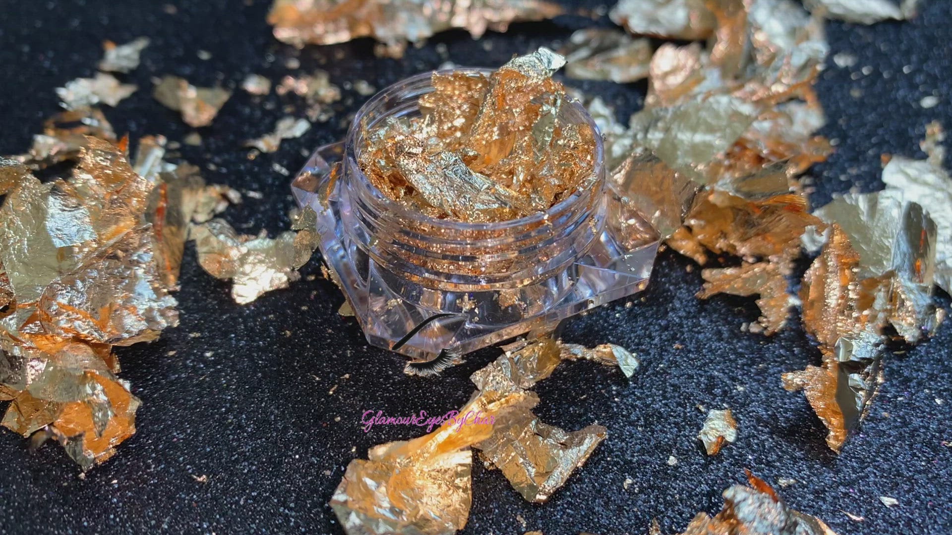 Gold Flakes – Metallic Imitation Gold/strong
Part of our Glamour Goodies Collection, these soft, shimmering metallic imitation gold flakes are perfect for nail art and any creative project. Gold Flakes add a luxe touch wherever you need a little extra glam.
Available in 5g and 10g jars.
Note: 10g jars are round and not diamond shaped.