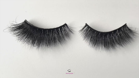 Jakki 2.0 – 3D Premium Mink Lashes (18–20mm)
These 3D premium mink lashes are 18–20mm in length—soft, lightweight, and very comfortable to wear. The flexible cotton lash band makes application a breeze.
Jakki 2.0 lashes are perfect for everyday wear, with a soft, natural look that flatters any eye shape. Beginner-friendly and easy to apply, they’re a great choice for those new to lashes. Each reusable pair can be worn up to 25 times with proper care.