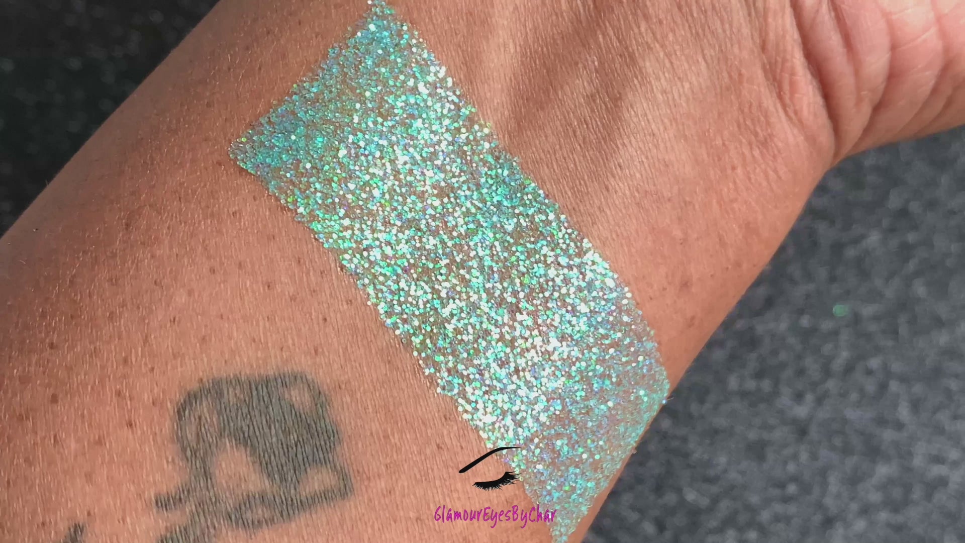 Tiffany – Premium Iridescent Bright Blue Glitter
Part of our Simple Glitter Collection, this premium glitter shines in a bright blue hue with an iridescent sparkle that reflects hints of green. Tiffany can be used for all your creative looks, nail art, hair, and glitter slime.
Available in 5g jars only.