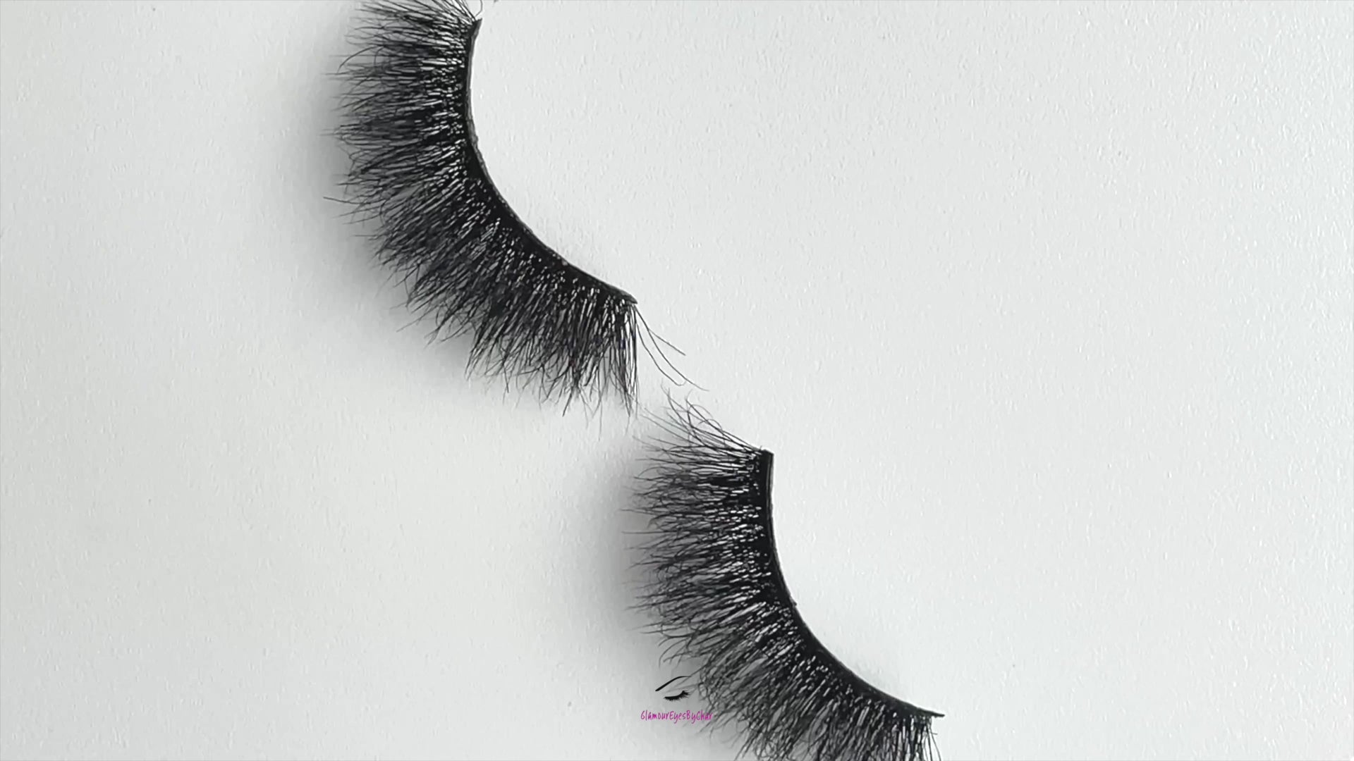 Pixie – 3D Premium Mink Lashes (18–20mm)
These 3D premium mink lashes are 18–20mm in length—soft, lightweight, and comfortable to wear. With extra length and volume at the outer corners, they create a flattering winged-out effect. The flexible cotton lash band makes application a breeze.
Pixie lashes are perfect for everyday wear and are especially great for beginners looking for a soft, natural glam. Each reusable pair can be worn up to 25 times with proper care