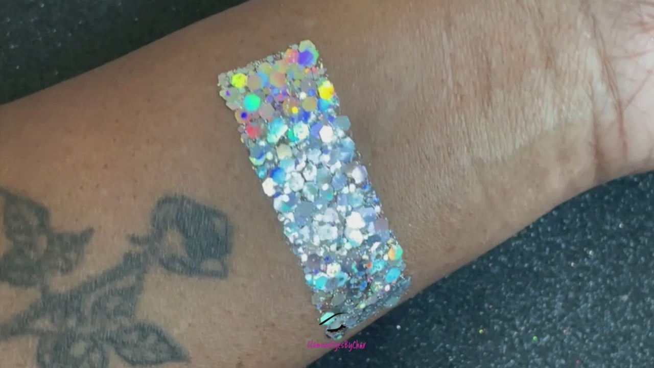 Ice Queen – Premium Holographic Silver Glitter Mix
A premium glitter from our Super Chunky Glitter Collection, Ice Queen features holographic silver glitter with an exceptionally brilliant shine. Perfect for all your creative looks, nail art, hair, glitter slime, resin art, tumblers, crafts, and DIY projects.