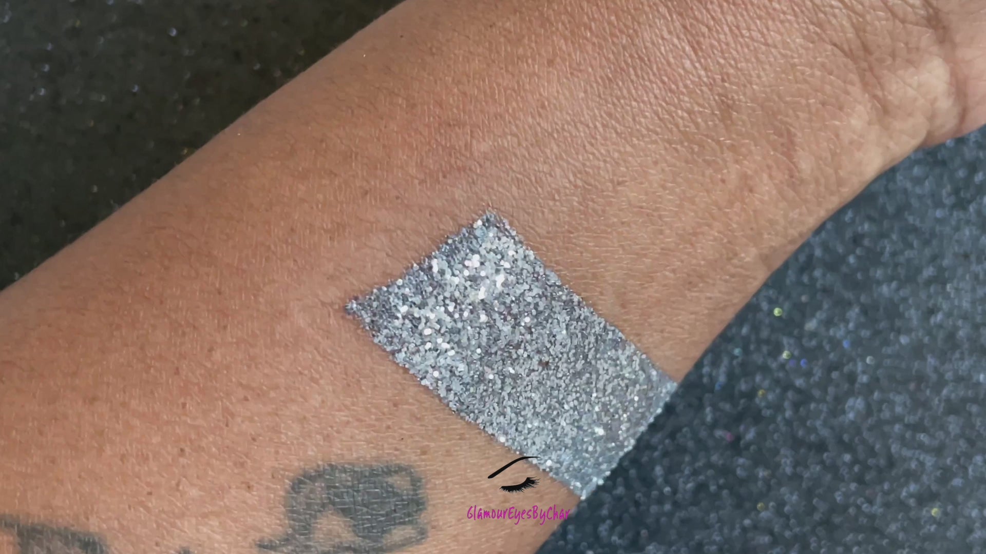 Full Moon – Premium Silver Metallic Glitter
Part of our Simple Glitter Collection, this silver metallic glitter adds a bold flash of shine. Full Moon can be used for all your creative looks, nail art, hair, and glitter slime.
Available in 5g and 10g jars.
Note: 10g jars are round and not diamond shaped.