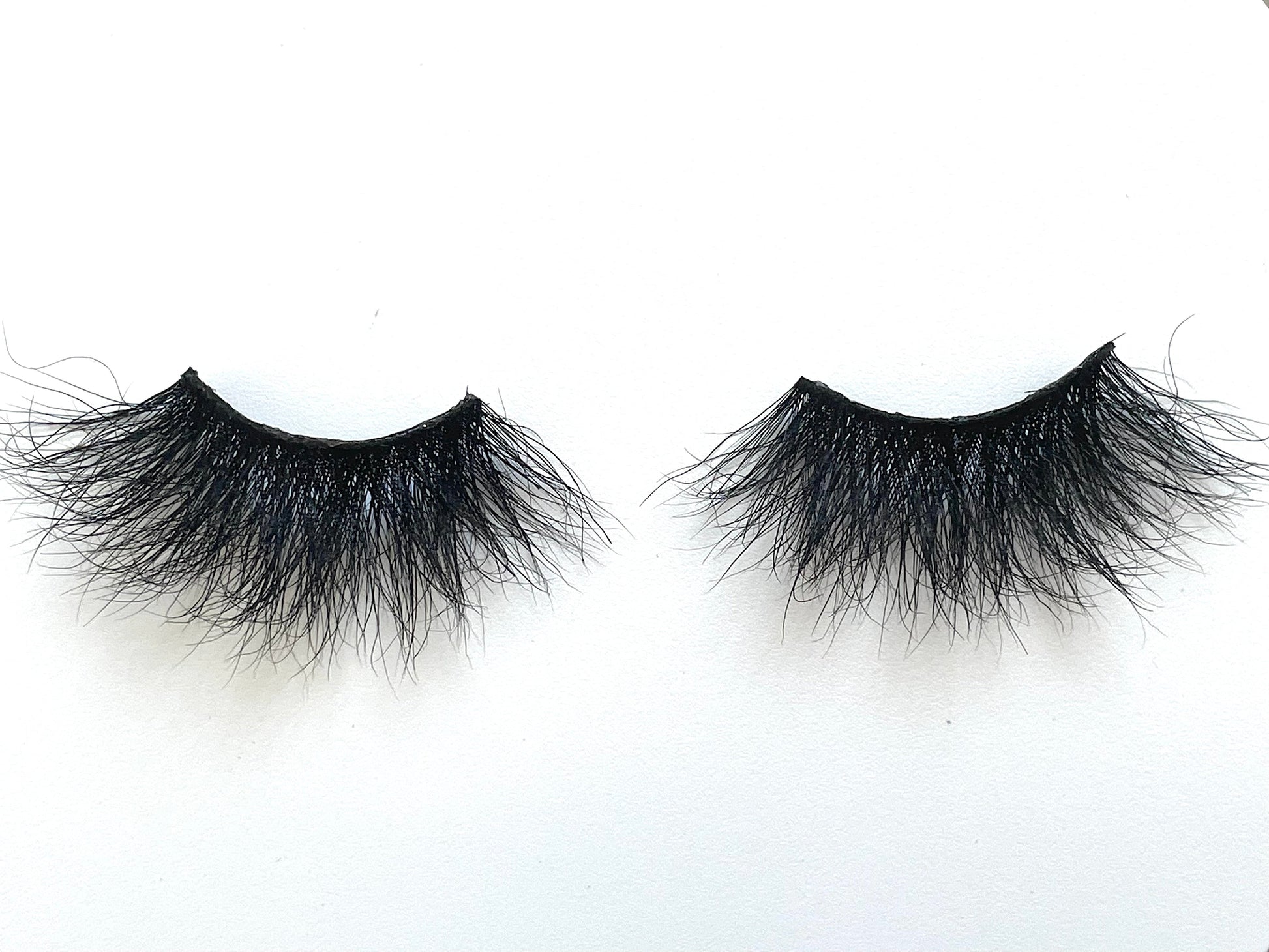 Baddie – 5D Premium Mink Lashes (25mm)
These 5D premium mink lashes are 25mm in length—wispy, lightweight, and comfortable to wear. The flexible cotton lash band makes application a breeze.
Baddie lashes are made for dramatic eye looks that turn heads. Bold and unapologetic, they’ll instantly make your eyes pop 👀. Each reusable pair can be worn up to 25 times with proper care.