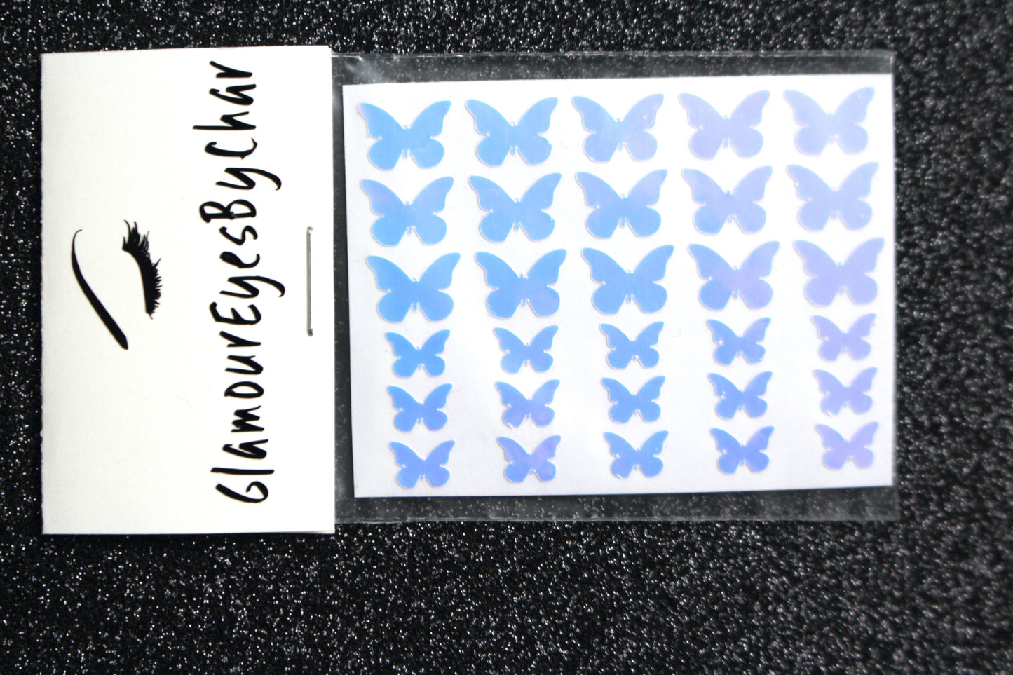 No need to go to the nail salon. Spice up your nails at home with these cute butterfly nail decals. They can be used on natural or acrylic nails. You can also apply them on top of regular or gel/shellac nail polish. These handmade decals can also be used for body art or any DIY project. Each pack contains 30 decals and is available in 5 different colours. The pack also includes 2 different sizes so that you can mix and match. Tip: Apply some of our glitter on your nails to really GLAMOUREYES your look.