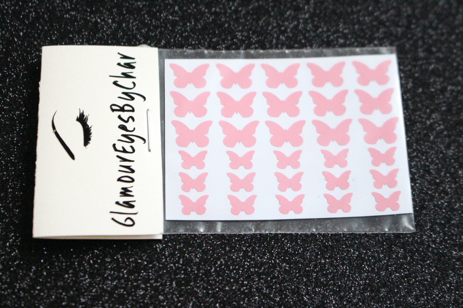 No need to go to the nail salon. Spice up your nails at home with these cute butterfly nail decals. They can be used on natural or acrylic nails. You can also apply them on top of regular or gel/shellac nail polish. These handmade decals can also be used for body art or any DIY project. Each pack contains 30 decals and is available in 5 different colours. The pack also includes 2 different sizes so that you can mix and match.  Tip: Apply some of our glitter on your nails to really GLAMOUREYES your look.