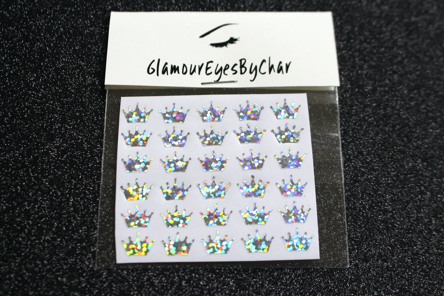 No need to go to the nail salon. Spice up your nails at home with these cute crown nail decals. They can be used on natural or acrylic nails. You can also apply them on top of regular or gel/shellac nail polish. These handmade decals can also be used for body art or any DIY project. Each pack contains 30 decals and is available in 6 different colours. Tip: Apply some of our glitter on your nails to really GLAMOUREYES your look.
