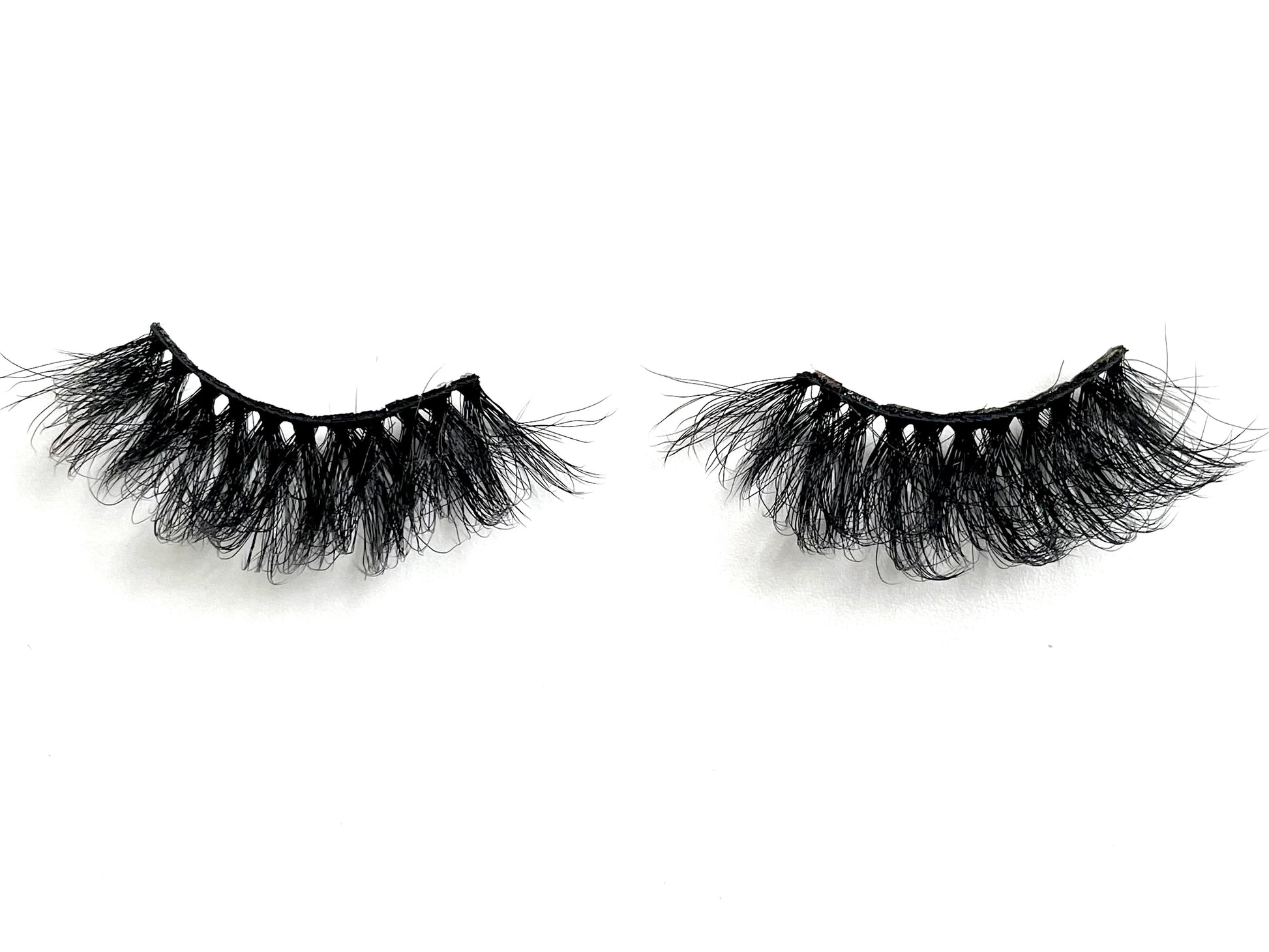 Feisty – 5D Premium Faux Mink Lashes (25mm)
These 5D premium faux mink lashes are 25mm in length—soft, lightweight, and comfortable to wear. With a flexible cotton lash band, application is quick and easy.
Feisty lashes are perfect for dramatic eye looks that make your eyes pop. They’re bold, flirty, and definitely not for timid lash wearers. Each reusable pair can be worn up to 25 times with proper care.
          Every set comes with a cute storage bag and mascara wand
