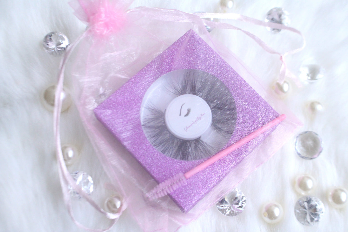 These 5D luxurious mink lashes are called Goddess and are 25mm in length. They are very dramatic, wispy, have a criss cross style, and comfortable to wear on the lids. The thin lashband, makes the application process a breeze. Goddess are suitable for dramatic eye looks and can be worn up to 25 times if handled with care.