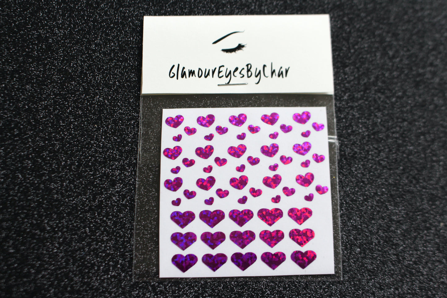 No need to go to the nail salon. Spice up your nails at home with these cute heart nail decals. They can be used on natural or acrylic nails. You can also apply them on top of regular or gel/shellac nail polish. These handmade decals can also be used for body art or any DIY project. Each pack contains 60 decals and is available in 4 different colours. The pack also includes 4 different sizes so that you can mix and match. Tip: Apply some of our glitter on your nails to really GLAMOUREYES your look.