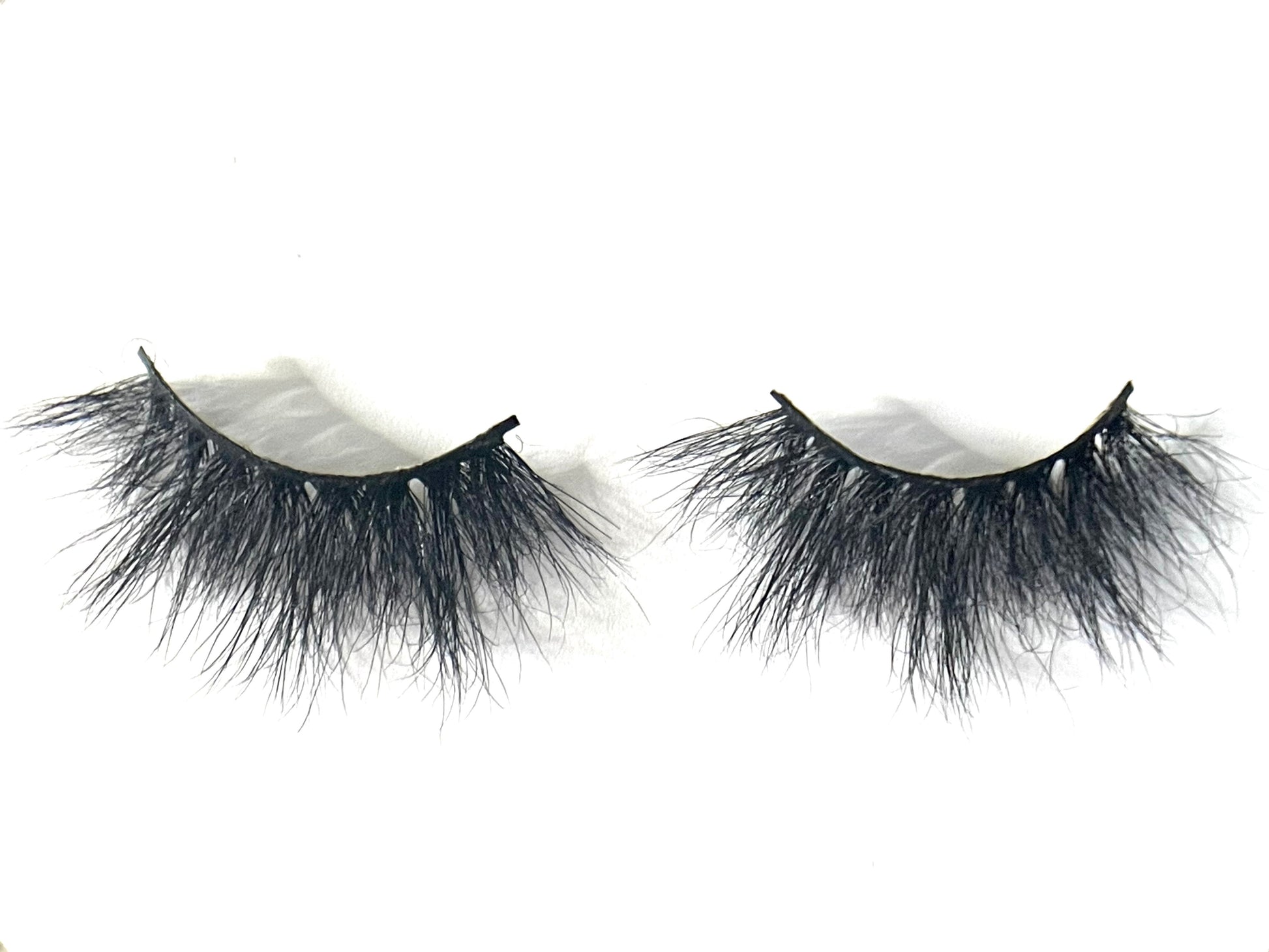 Hottie – 5D Premium Mink Lashes (25mm)
These 5D premium mink lashes are 25mm in length—wispy, lightweight, and comfortable to wear. With a flexible cotton lash band, application is quick and easy.
Hottie lashes are made for dramatic eye looks that command attention 👀. They’re not for timid lash wearers—these bold beauties will make your eyes pop. Each reusable pair can be worn up to 25 times with proper care.
Every set comes with a cute storage bag and mascara wand, so you can keep your lashes in to
