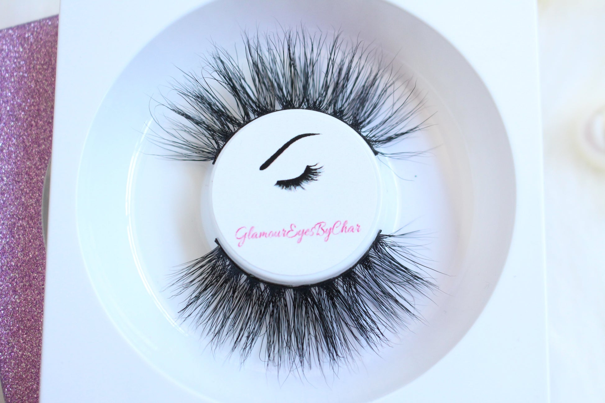 These 3D luxurious mink lashes are called Jakki and are 15-18mm in length. They are light and fluffy, and very comfortable to wear on the lids. The thin lashband, makes the application process a breeze. Jakki are suitable for everyday wear and can be worn up to 25 times if handled with care.