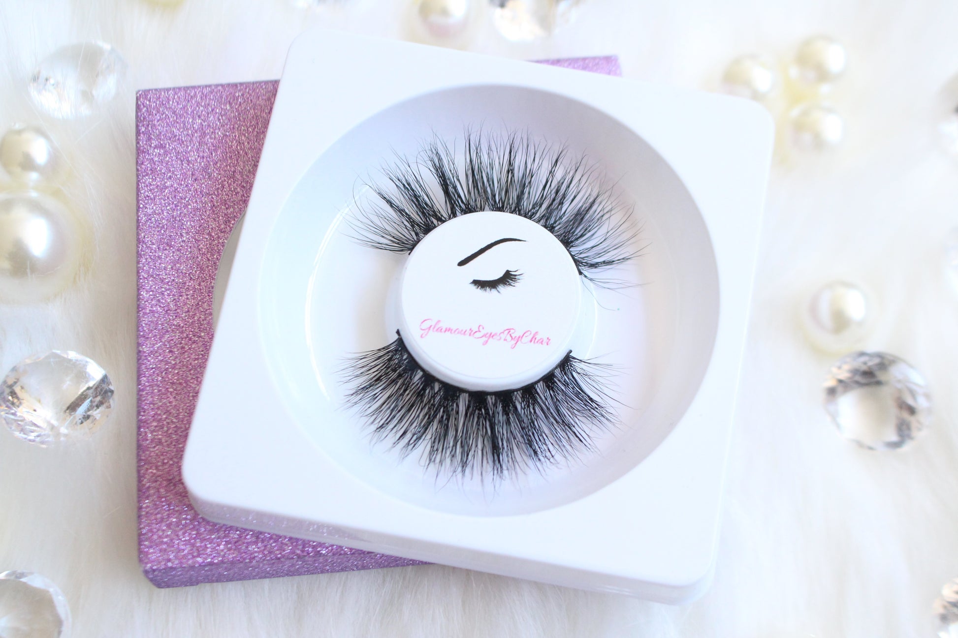 These 3D luxurious mink lashes are called Jakki and are 15-18mm in length. They are light and fluffy, and very comfortable to wear on the lids. The thin lashband, makes the application process a breeze. Jakki are suitable for everyday wear and can be worn up to 25 times if handled with care.