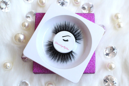 These 3D luxurious mink lashes are called Lala and are 15-18mm in length. They are light and fluffy, and very comfortable to wear on the lids. The thin lashband, makes the application process a breeze.