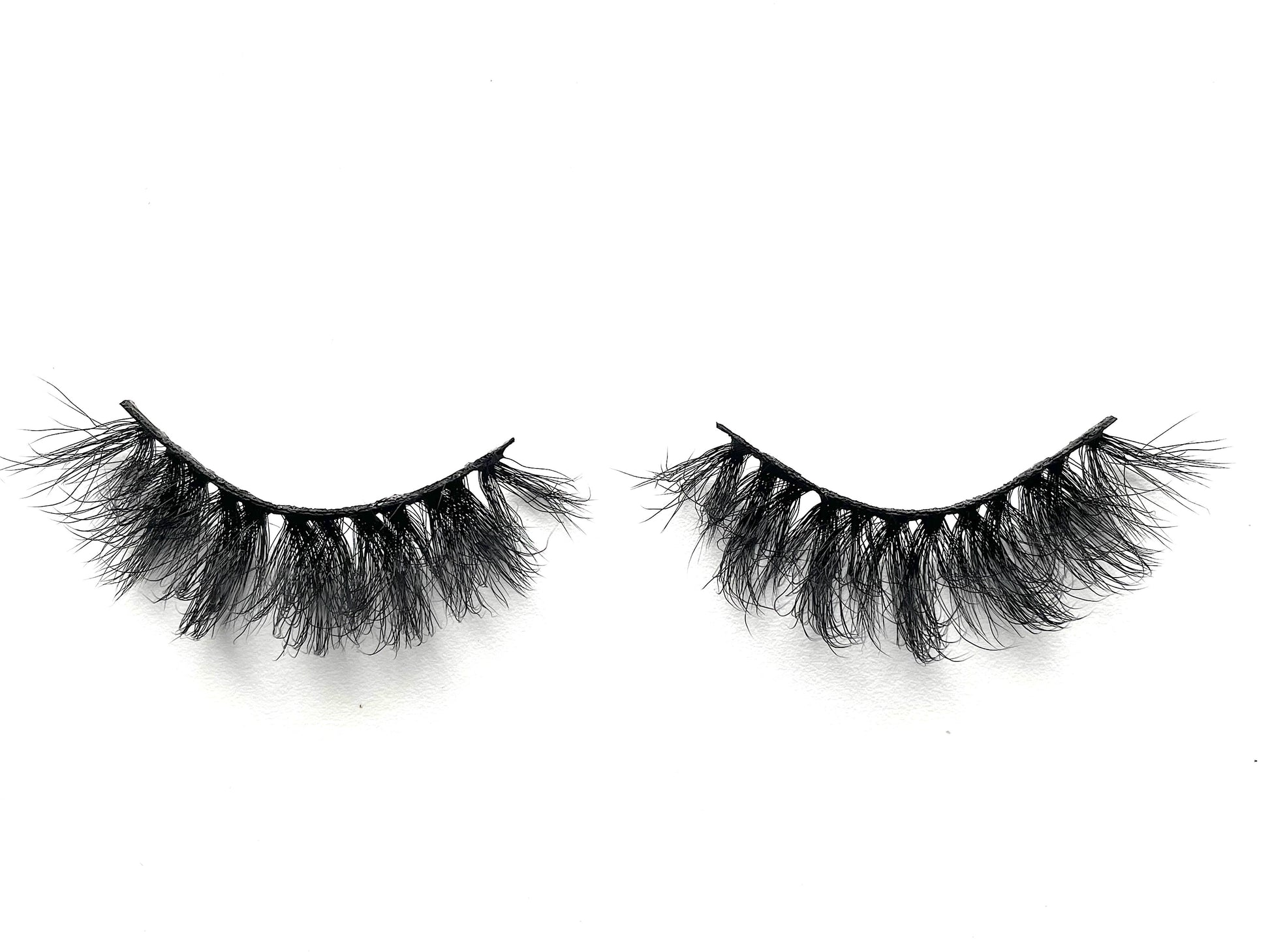 Miami – 3D Premium Faux Mink Lashes (20mm)
These 3D premium faux mink lashes are 20mm in length—soft, lightweight, and super comfortable to wear. With a flexible cotton lash band, application is quick and easy.
Miami lashes are perfect for everyday wear, offering a soft, natural look that still adds just the right touch of glam ✨. Each reusable pair can be worn up to 25 times with proper care.
