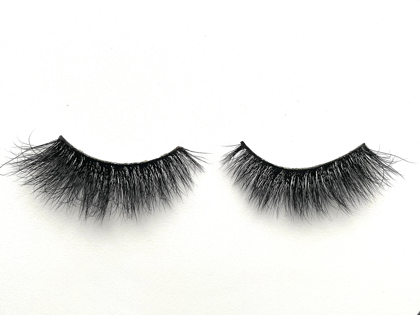 These 3D premium mink lashes are 18-20mm in length. They are soft, lightweight, and very comfortable to wear on the lids. The flexible cotton lash band, makes the application process a breeze. Jakki 2.0 lashes are suitable for everyday use, with a soft natural look. They are perfect for a beginner lash wearer, and you can wear this reusable style up to 25 times if handled with care. Lashes come with a cute bag, and a mascara wand so that you can take care of these beauties. 