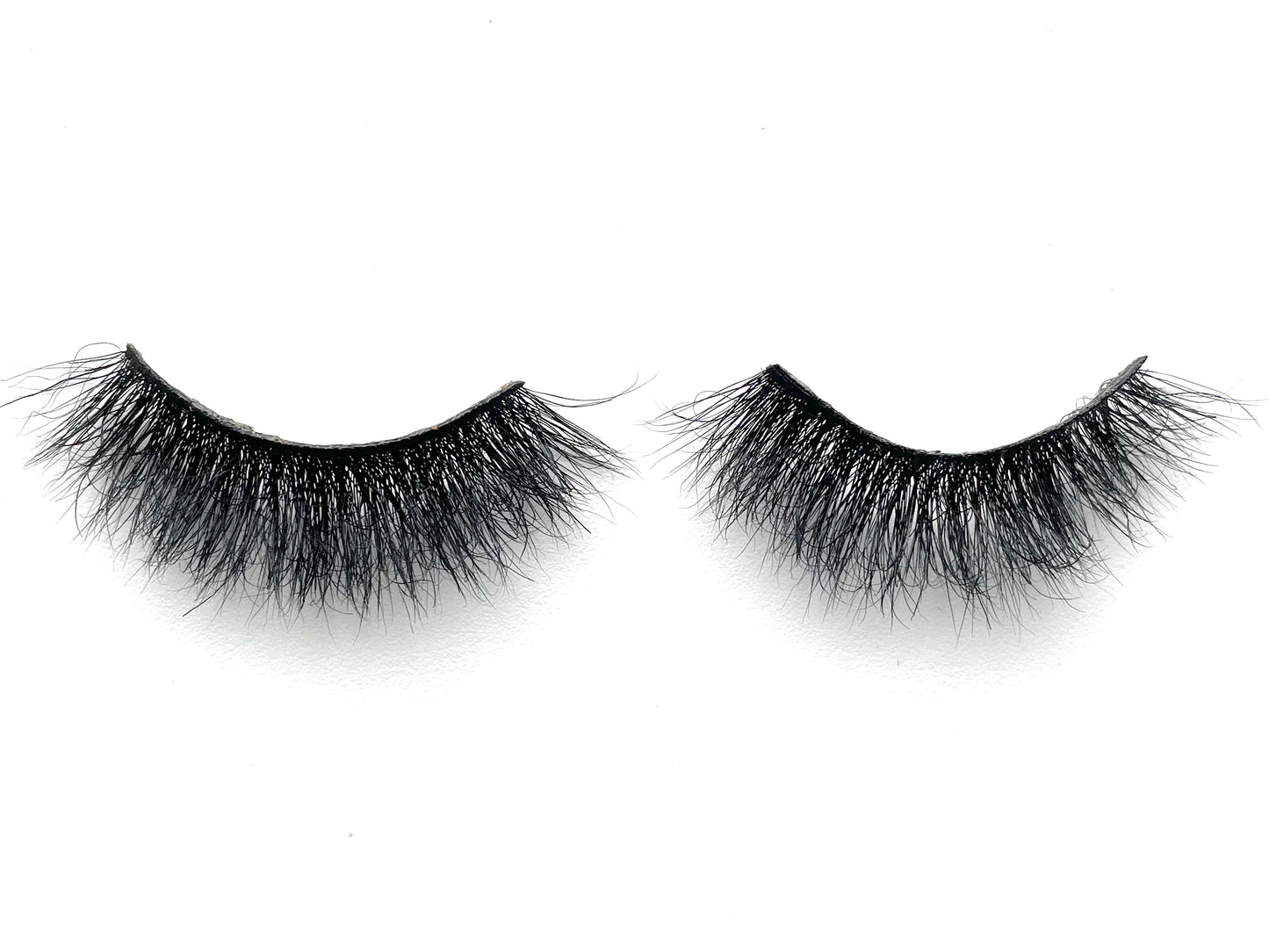 Pixie – 3D Premium Mink Lashes (18–20mm)
These 3D premium mink lashes are 18–20mm in length—soft, lightweight, and comfortable to wear. With extra length and volume at the outer corners, they create a flattering winged-out effect. The flexible cotton lash band makes application a breeze.
Pixie lashes are perfect for everyday wear and are especially great for beginners looking for a soft, natural glam. Each reusable pair can be worn up to 25 times with proper care