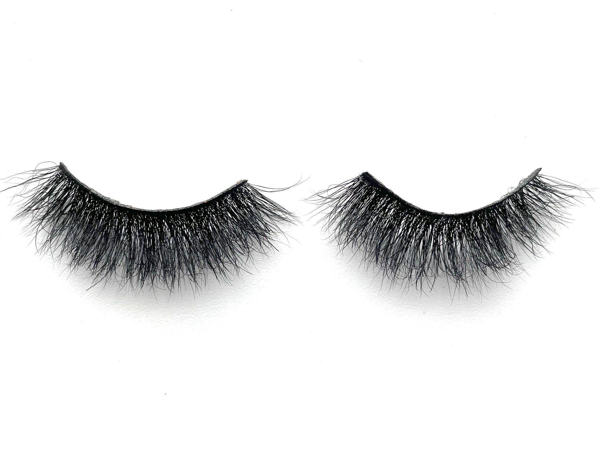 Pixie – 3D Premium Mink Lashes (18–20mm)
These 3D premium mink lashes are 18–20mm in length—soft, lightweight, and comfortable to wear. With extra length and volume at the outer corners, they create a flattering winged-out effect. The flexible cotton lash band makes application a breeze.
Pixie lashes are perfect for everyday wear and are especially great for beginners looking for a soft, natural glam. Each reusable pair can be worn up to 25 times with proper care