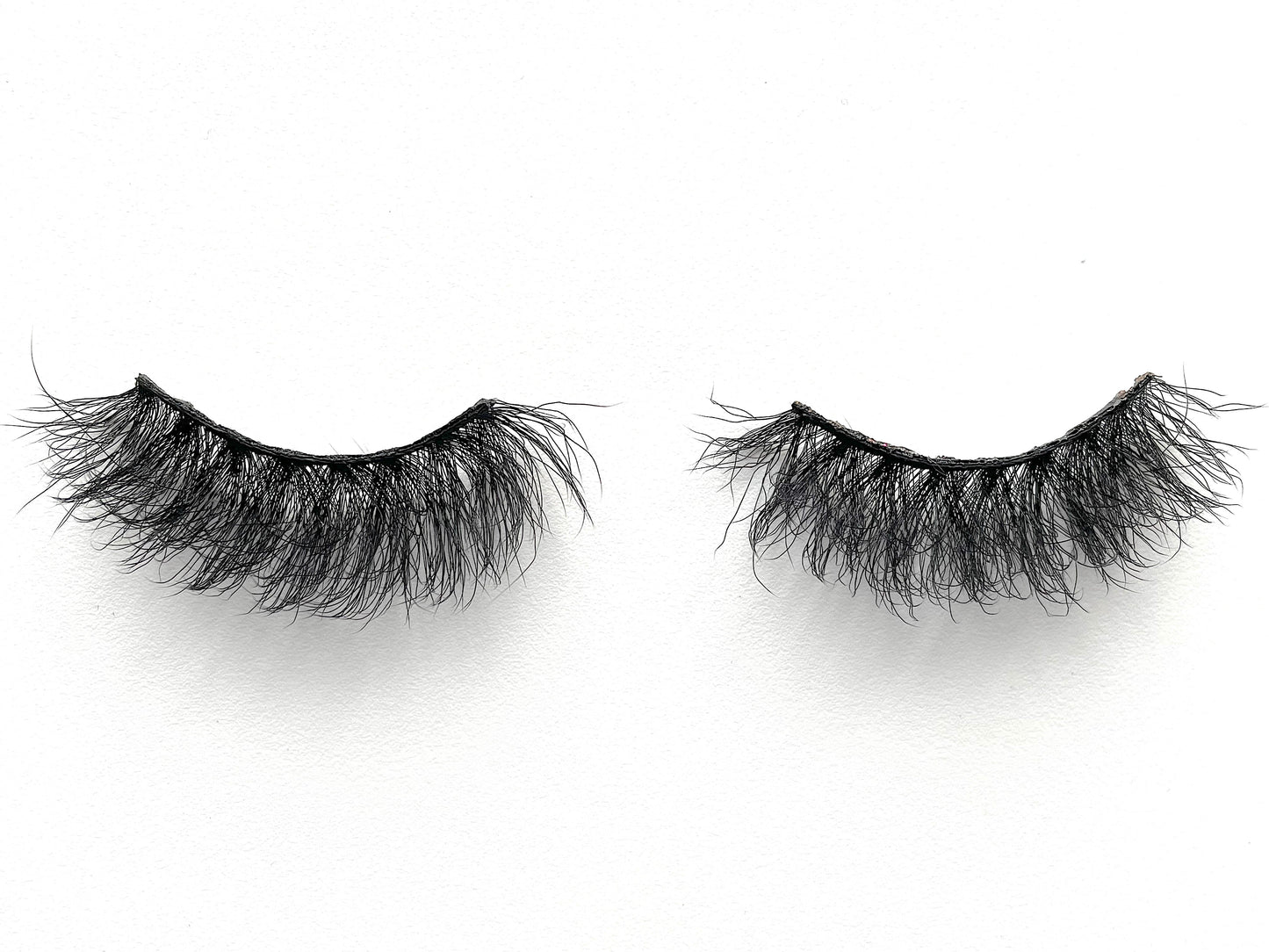 These 3D premium faux mink lashes are 20mm in length. They are soft, lightweight and very comfortable to wear on the lids. The flexible cotton lash band, makes the application process a breeze. Oh Baby lashes are suitable for everyday use, with a soft natural look. You can wear this reusable style up to 25 times if handled with care.