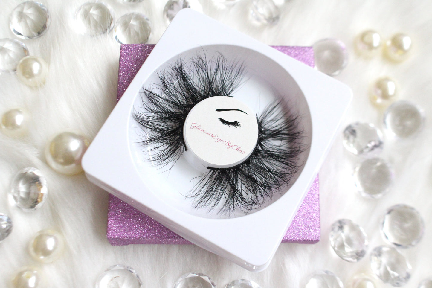 These 5D luxurious mink lashes are called Wispy and are 25mm in length. They are very dramatic, wispy, have a criss cross style, lightweight, and comfortable to wear on the lids. The thin lashband, makes the application process a breeze. Wispy are suitable for dramatic eye looks and can be worn up to 25 times if handled with care.