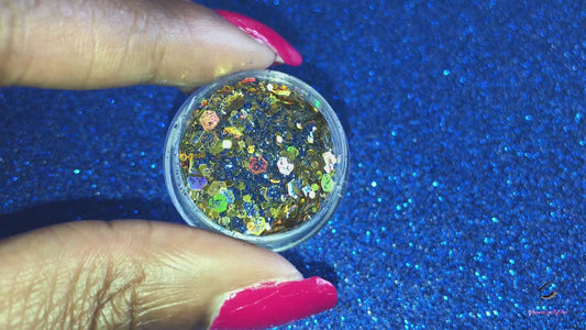 This glitter is called Barbados 🇧🇧 and is part of the super chunky glitter collection.  It consists of royal blue and gold glitter with a dazzling holographic sparkle. Barbados can be used for your face, body, hair and nails. Comes in 5g jars only.