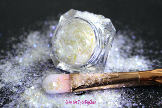Sweet Lilac – Premium Iridescent Lilac Cellophane Glitter Flakes
Part of our Cellophane Glitter Flakes Collection, these iridescent lilac glitter shards shimmer with green reflects. Angel's Kiss is perfect for nail art and glitter slime.
Available in 5g jars only.