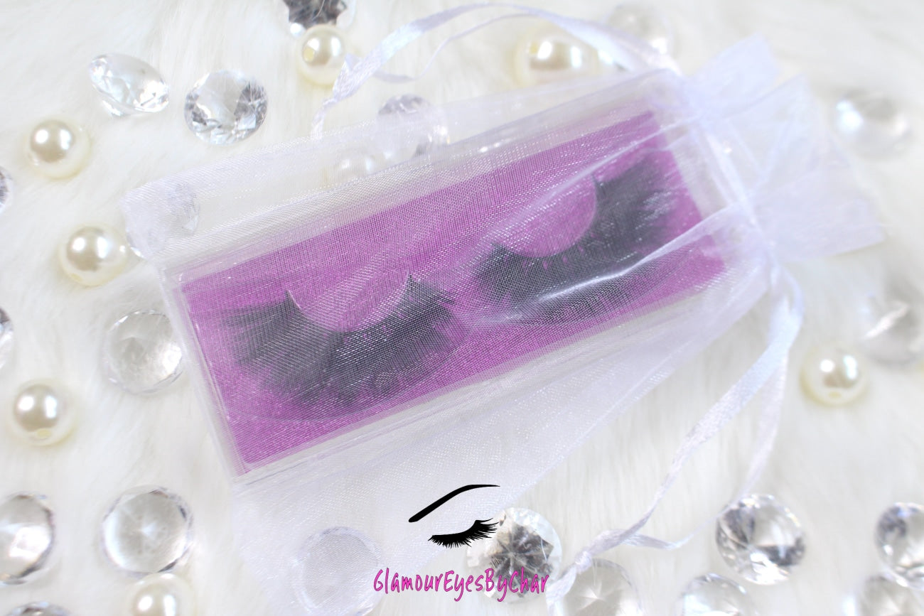 These 3D luxurious faux mink lashes are called Bad Girl and are 10-15mm in length. They're shorter on the inner corner and longer on outer corner for the forever-glam winged out effect. They are very dramatic, full, lightweight, and comfortable to wear on the lids. The thin lashband, makes the application process a breeze. Bad Girl are suitable for dramatic eye looks and can be worn up to 25 times if handled with care.