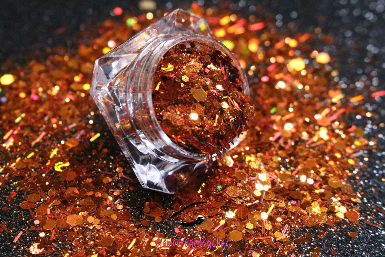 This glitter is called Bronzilla and is part of the super chunky glitter collection. It consists of copper glitter with a dazzling holographic sparkle. Bronzilla can be used for your face, body, hair and nails.