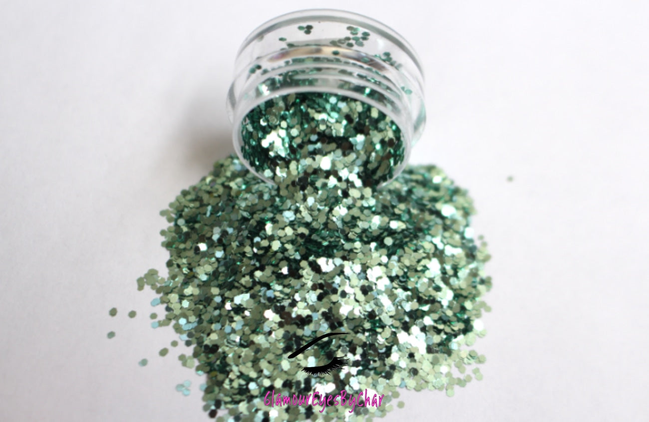 This glitter is called Caicos and is part of the simple glitter collection. It consists of a light teal glitter with a beautiful sparkle. Flake size is larger than fine and extra fine glitter. Caicos can be used for your face, body, hair and nails. Comes in 5g jars only. **Glitter will be discontinued once sold out**