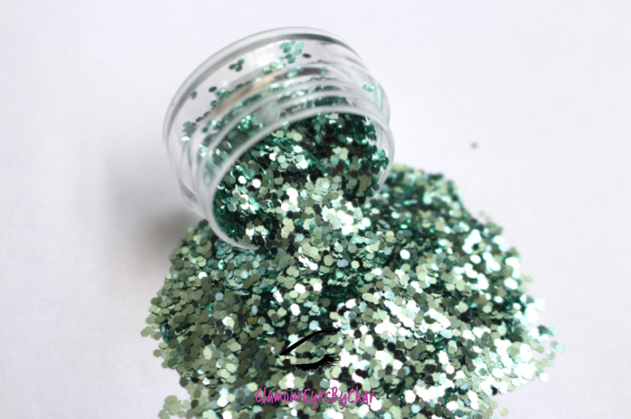 This glitter is called Caicos and is part of the simple glitter collection. It consists of a light teal glitter with a beautiful sparkle. Flake size is larger than fine and extra fine glitter. Caicos can be used for your face, body, hair and nails. Comes in 5g jars only. **Glitter will be discontinued once sold out**
