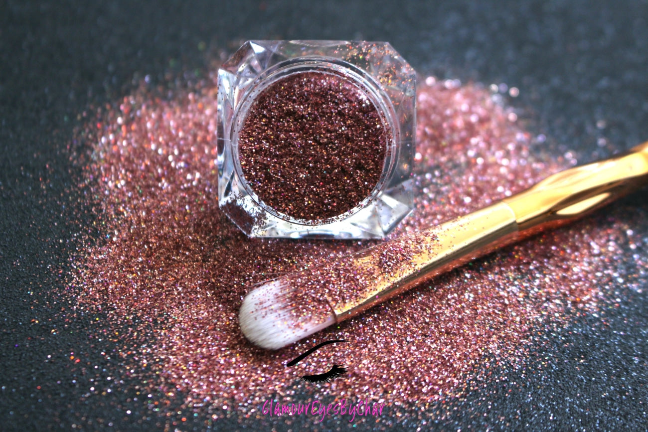This glitter is part of the simple glitter collection. It consists of holographic rose gold glitter. Cheeky Rose can be used for your face, hair, body, nail art and glitter slime. Available in 5g jars only.