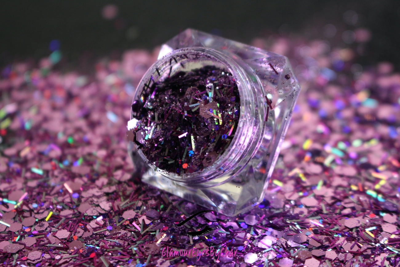 This glitter is called Cupcake and is part of the super chunky glitter collection.  It consists of lilac glitter with a silver holographic sparkle. Cupcake can be used for your face, body, hair and nails.  Comes in 5g jars only.